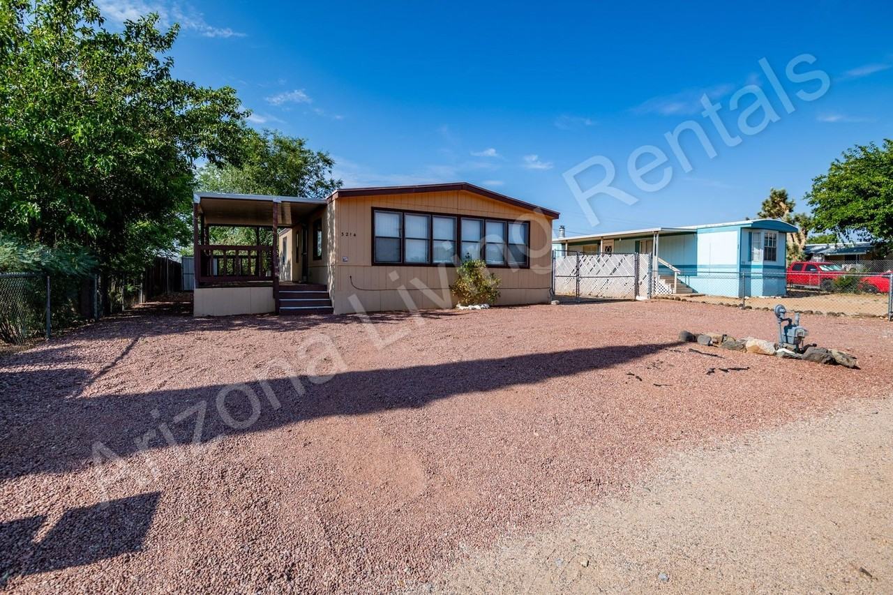 3214 E Ames Ave - Photo 3 of 24