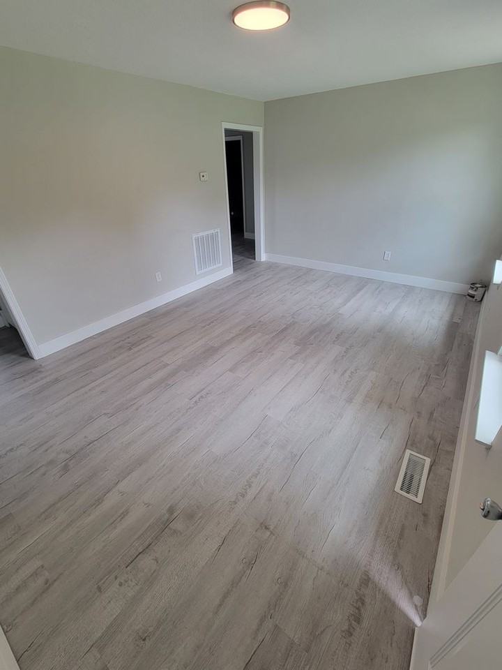 2373 Crescent Club Dr - Photo 2 of 14