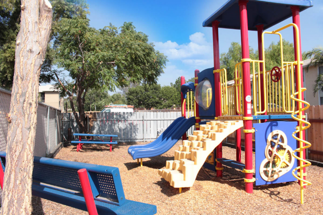 Lakeshore Terrace - Photo 4 of 30