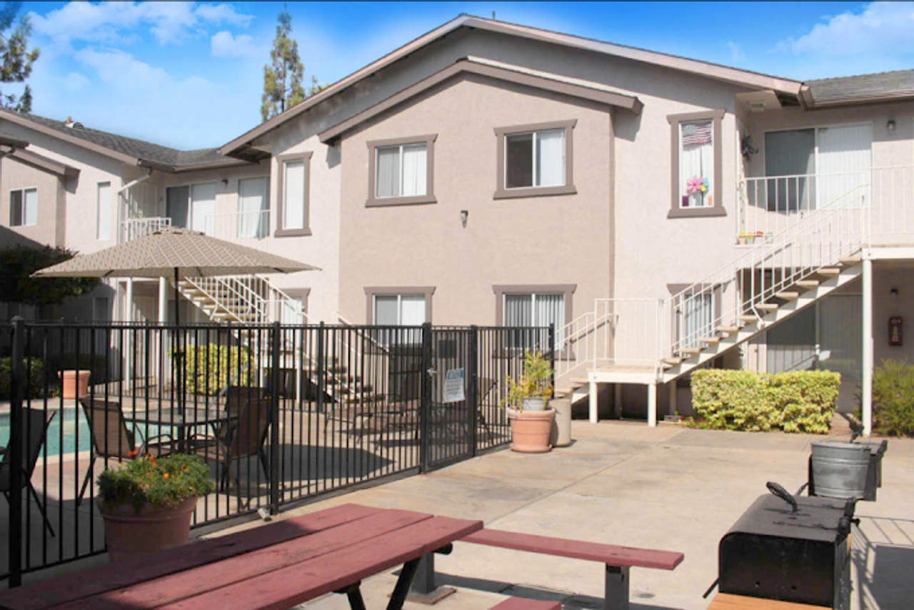 Lakeshore Terrace - Photo 7 of 30