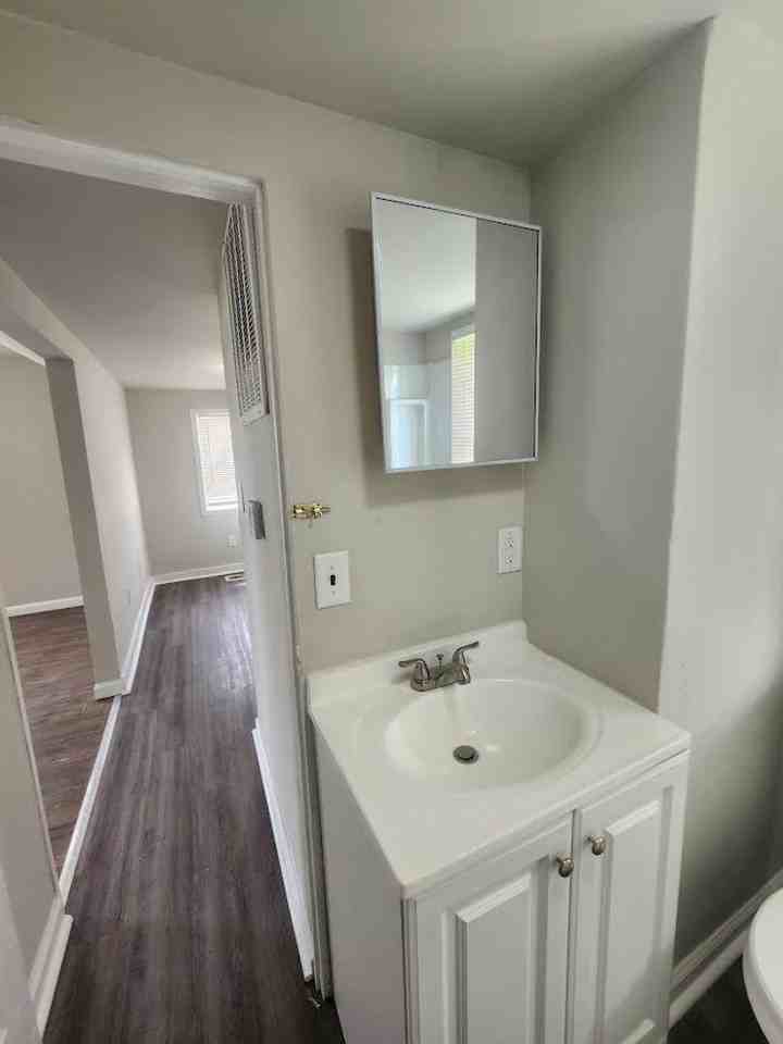 565 S Webster Ave - Photo 6 of 7