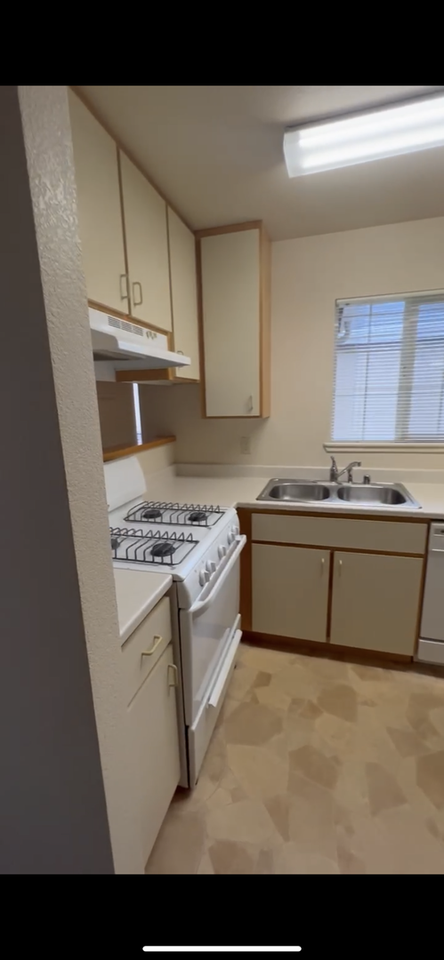 740 BayPark - Photo 3 of 16