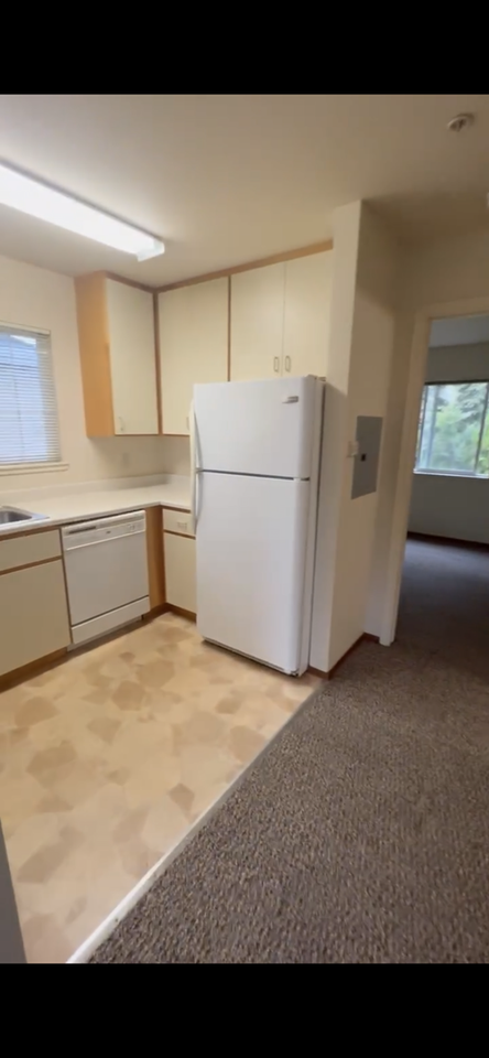 740 BayPark - Photo 5 of 16