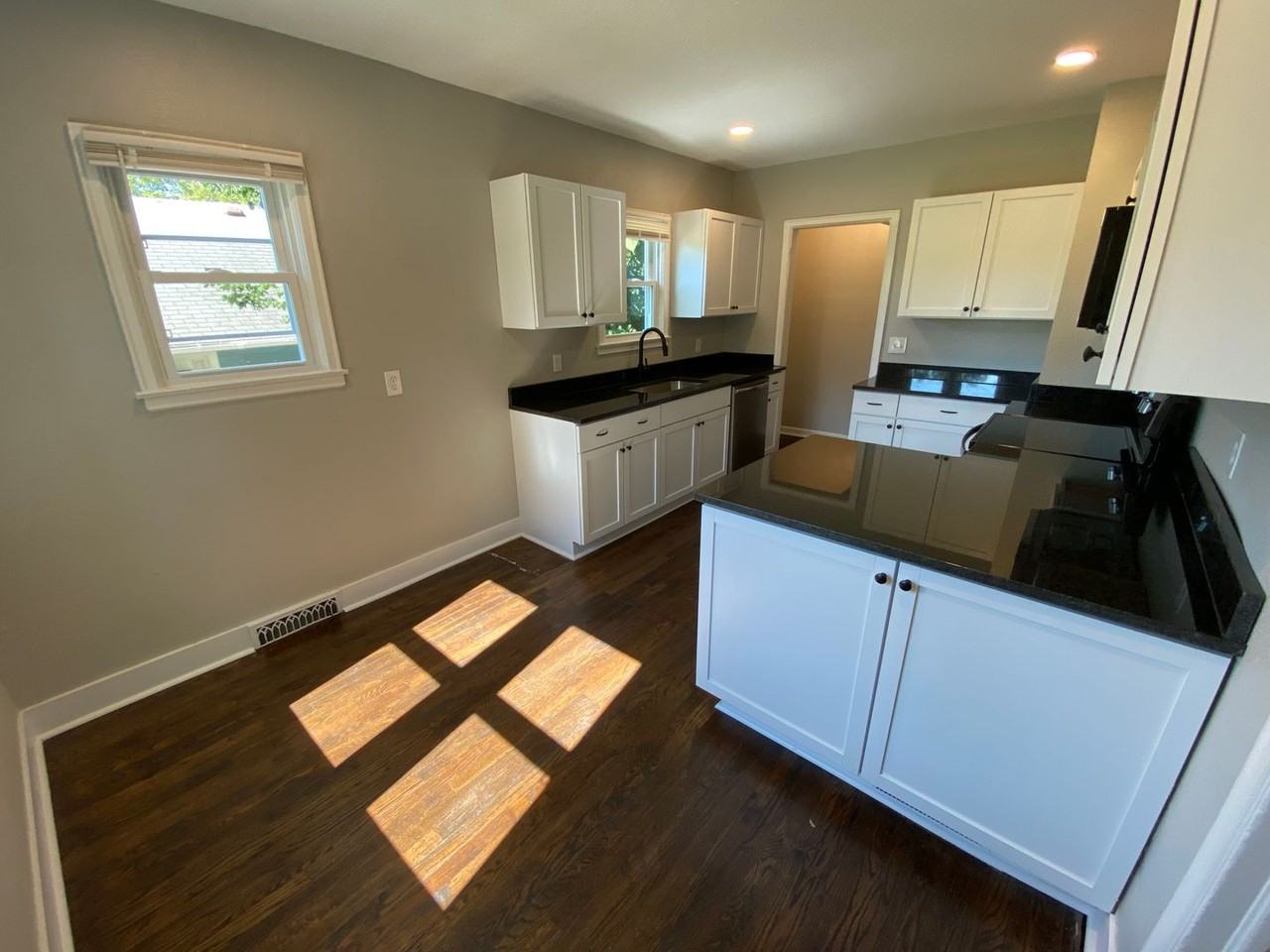 4135 N 44th St - Photo 5 of 21