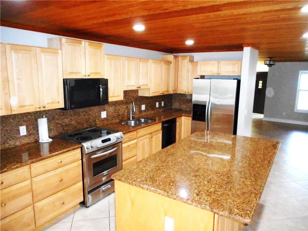 1903 Robalo Dr - Photo 3 of 14