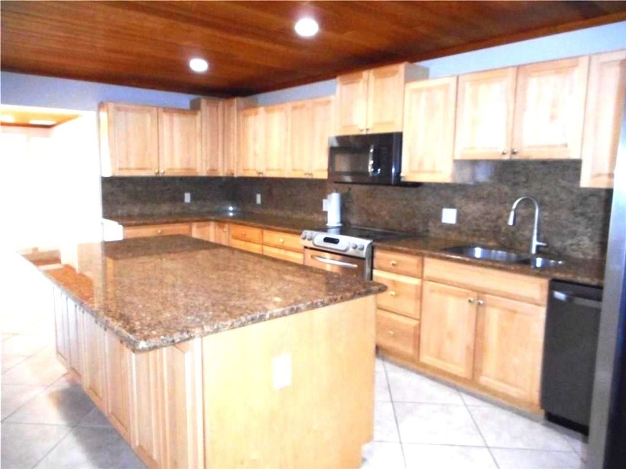 1903 Robalo Dr - Photo 4 of 14