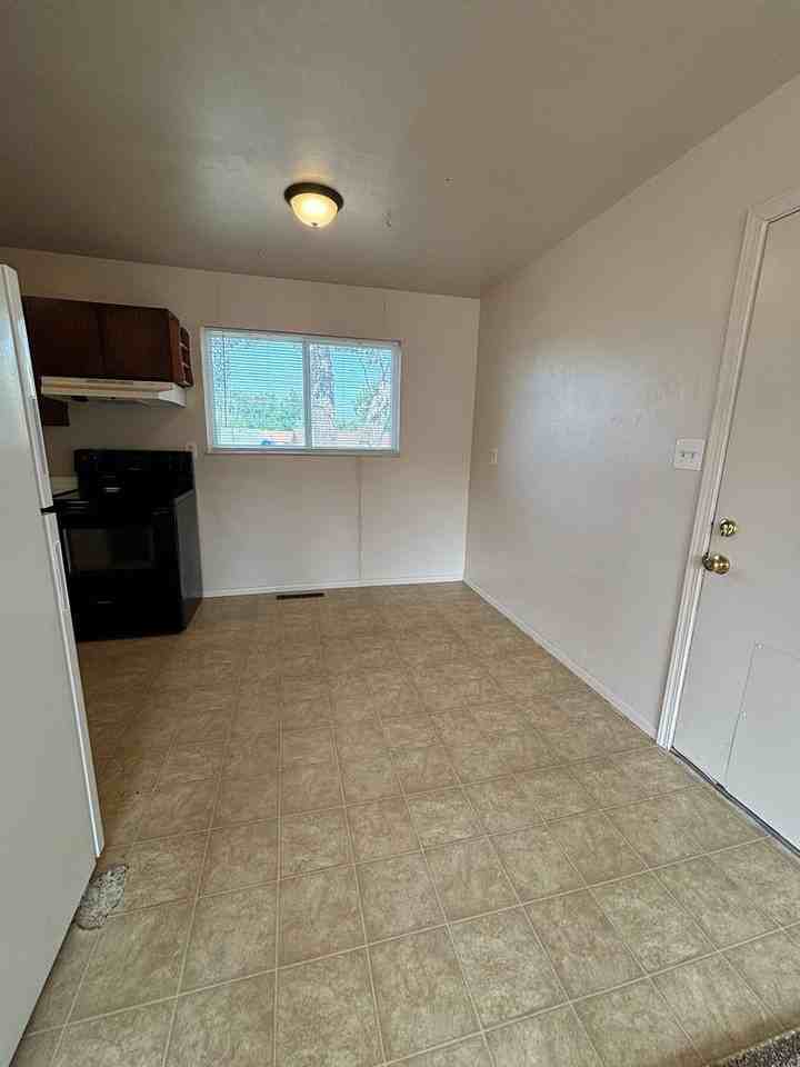 1105 Cambridge Ave - Photo 3 of 11