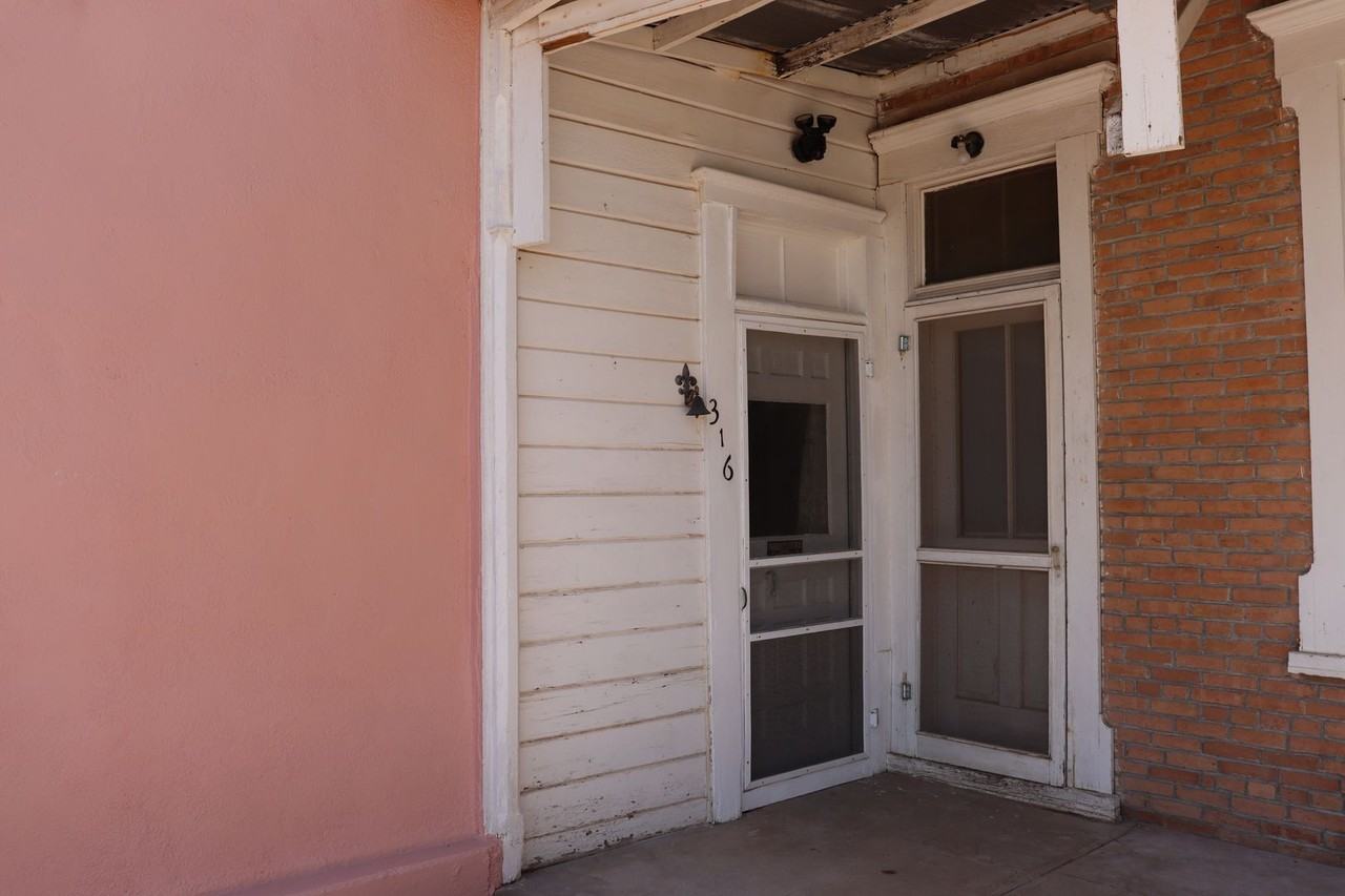 316 E Toughnut St - Photo 2 of 22