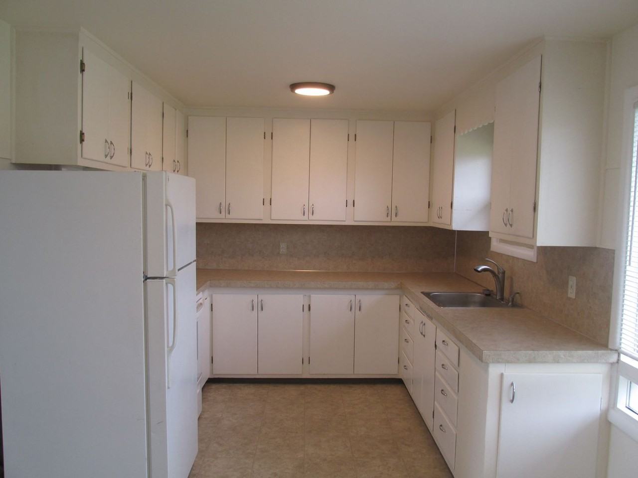 414 W Victoria Ave - Photo 6 of 14