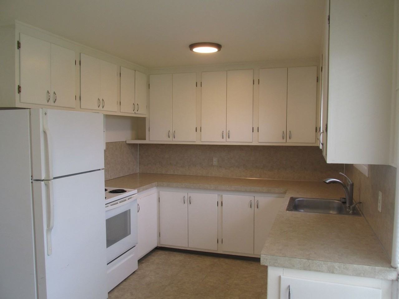 414 W Victoria Ave - Photo 7 of 14