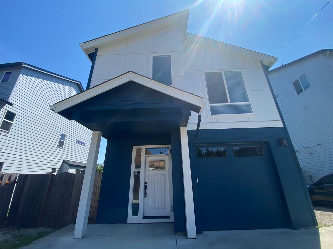 6622 Se 57th Ave - Photo 2 of 34