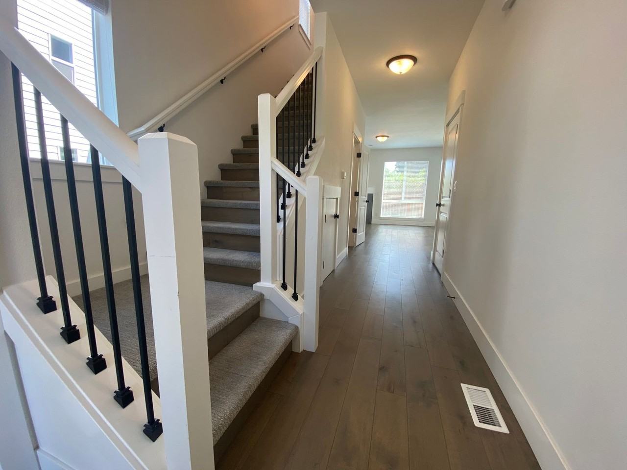 6622 Se 57th Ave - Photo 3 of 34
