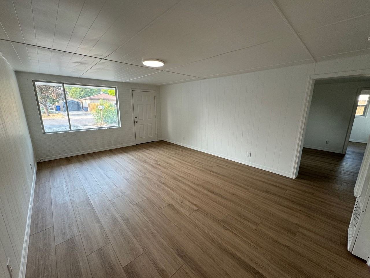 1211 Blue Lakes Cir - Photo 4 of 11