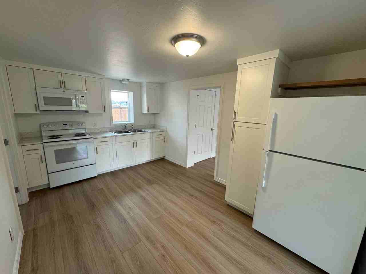 1211 Blue Lakes Cir - Photo 6 of 11