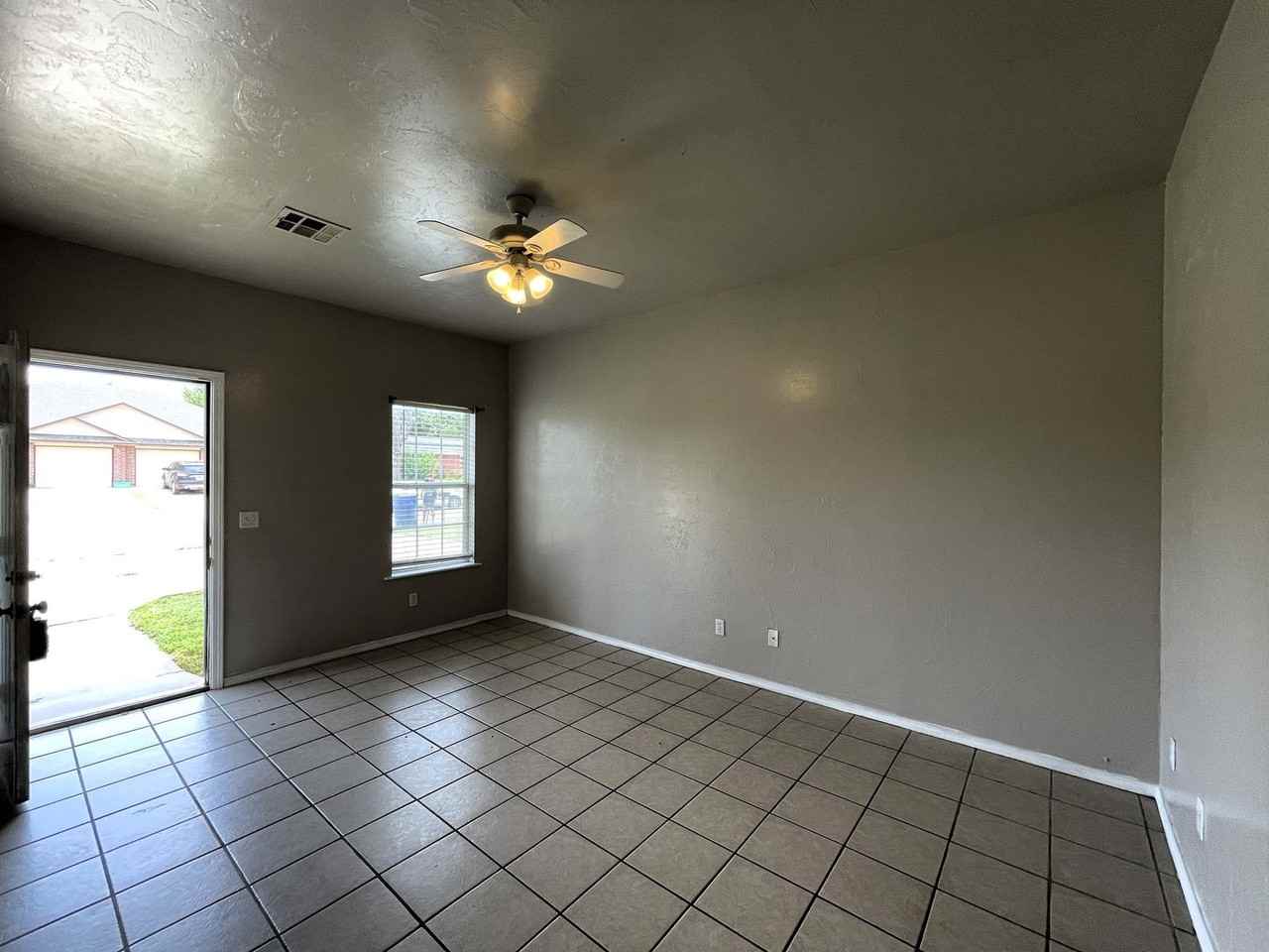 1023 Shady Creek Cir - Photo 2 of 10