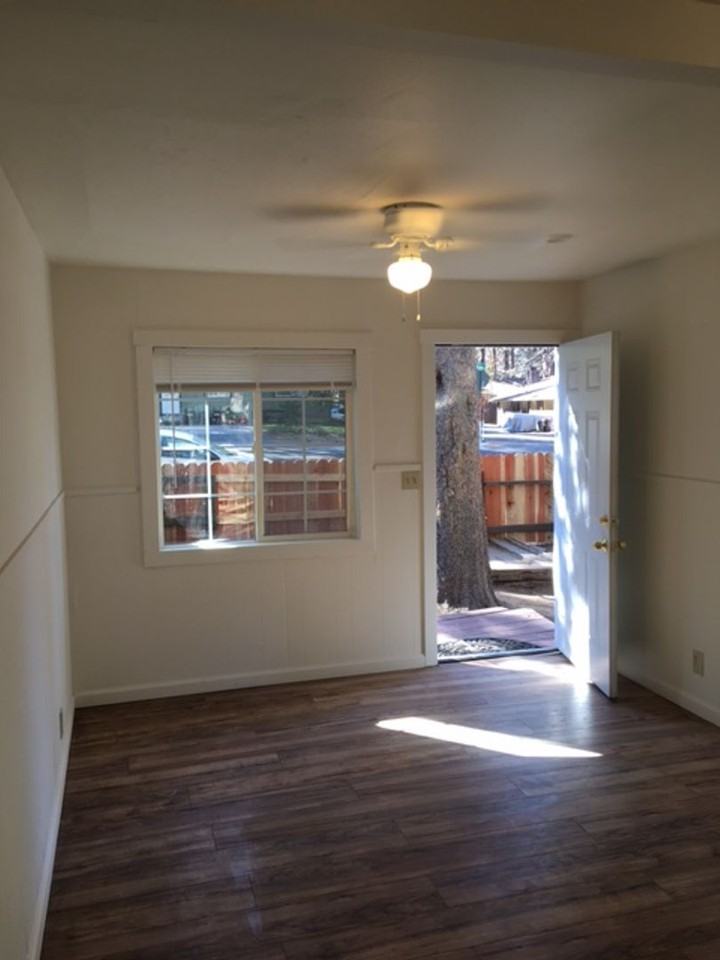 1103 Sierra Blvd - Photo 3 of 11