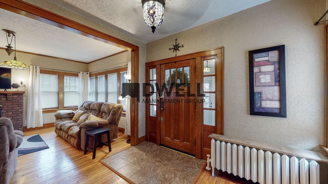 837 1st St Sw - Photo 3 of 28