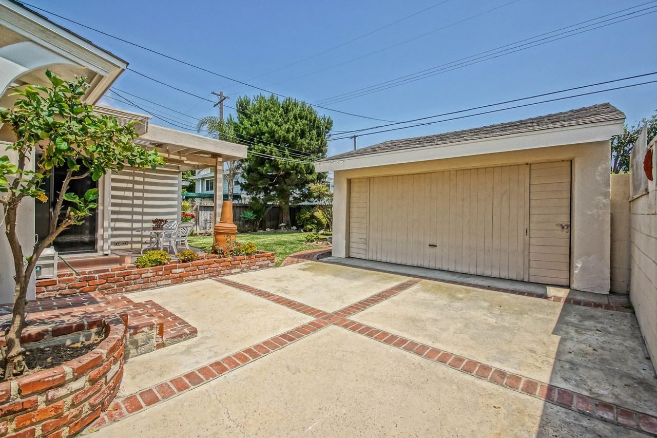 5512 Wiseburn St - Photo 4 of 36