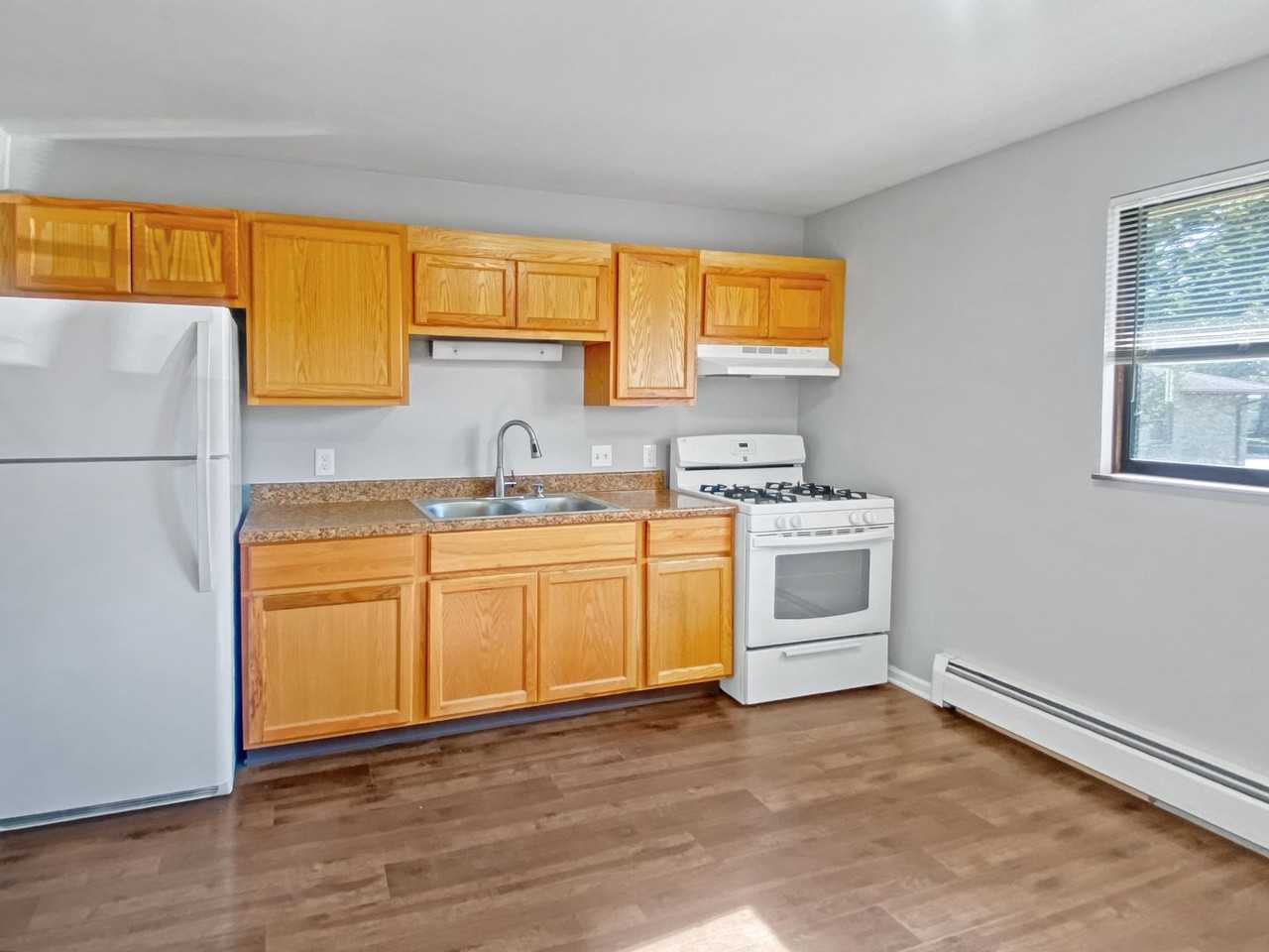 Lakeview Apartments - Photo 2 of 9