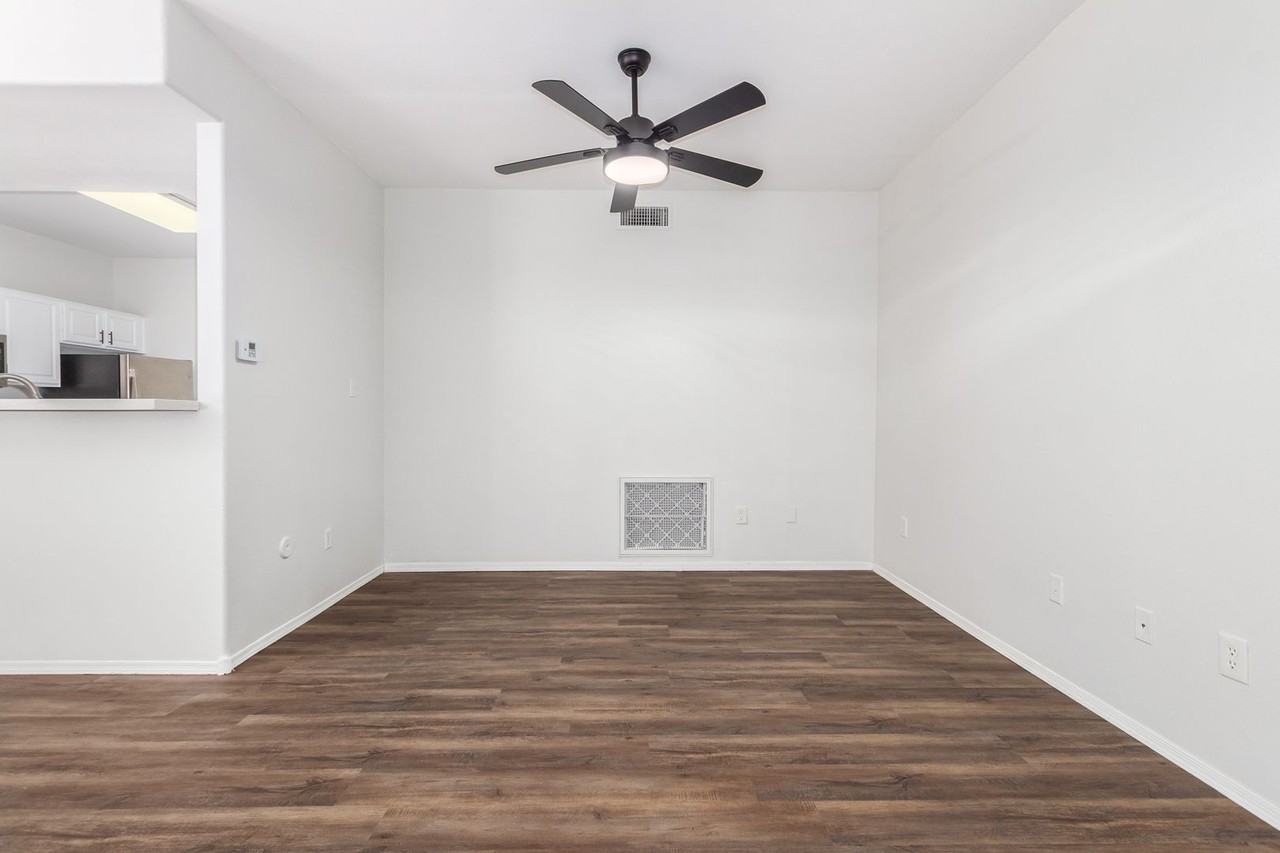 9550 E Thunderbird Rd #130 - Photo 5 of 29