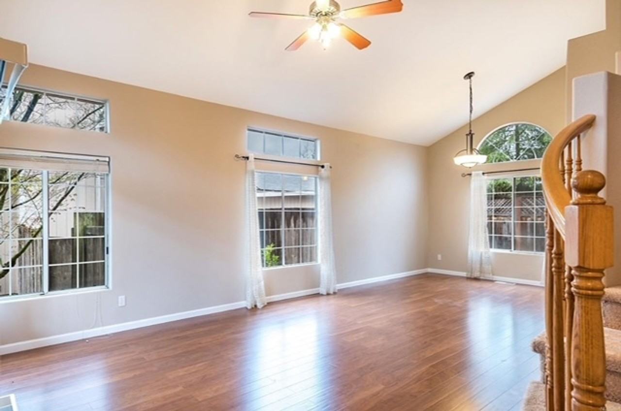 2093 Pinercrest Dr - Photo 3 of 22