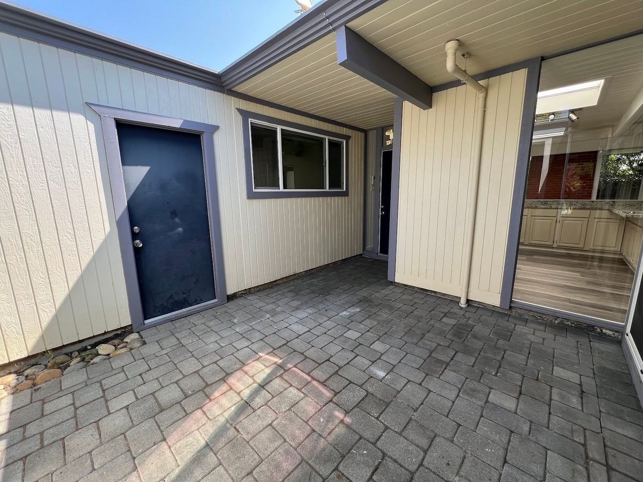 874 Brookgrove Ln - Photo 3 of 38