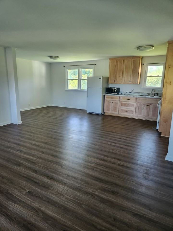 1007 Railroad St - Photo 3 of 8
