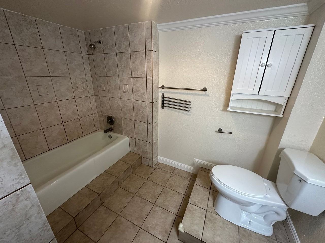 185 Sussex St - Photo 2 of 15