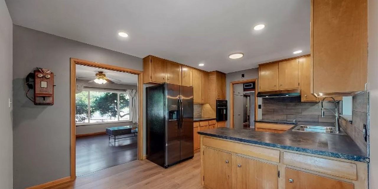 1508 S Shields St - Photo 2 of 41