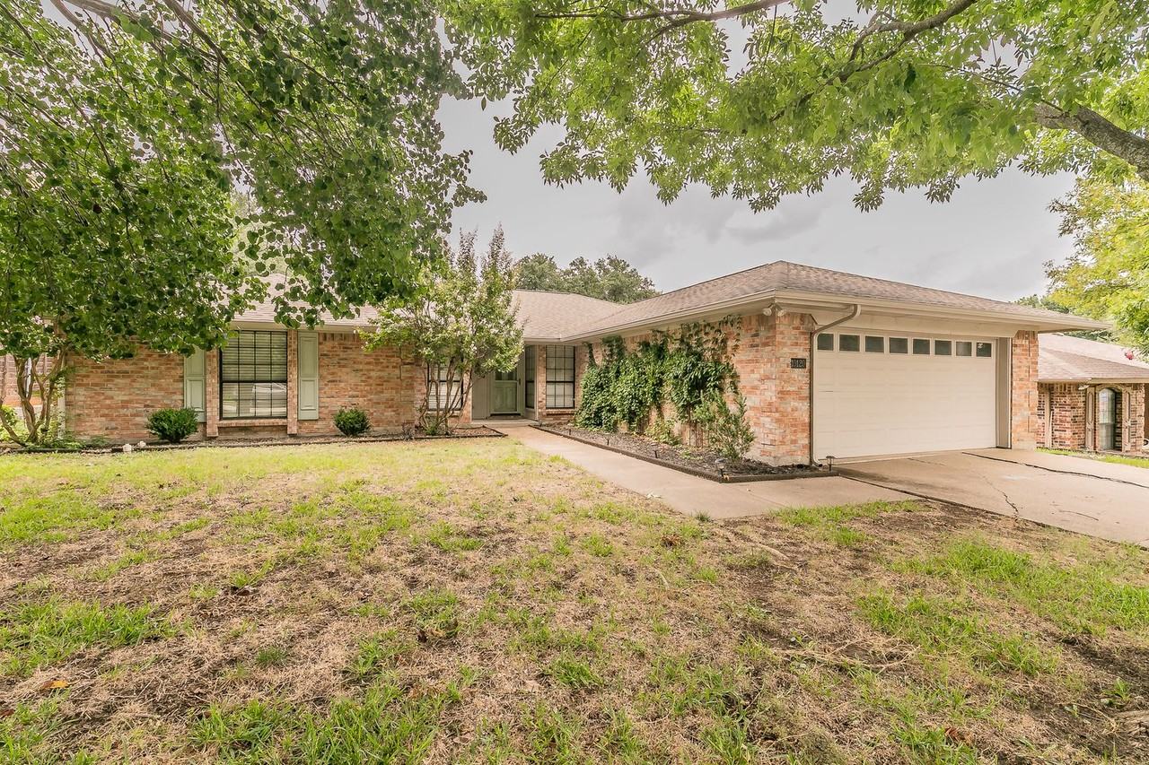 10120 Regent Row St - Photo 3 of 42