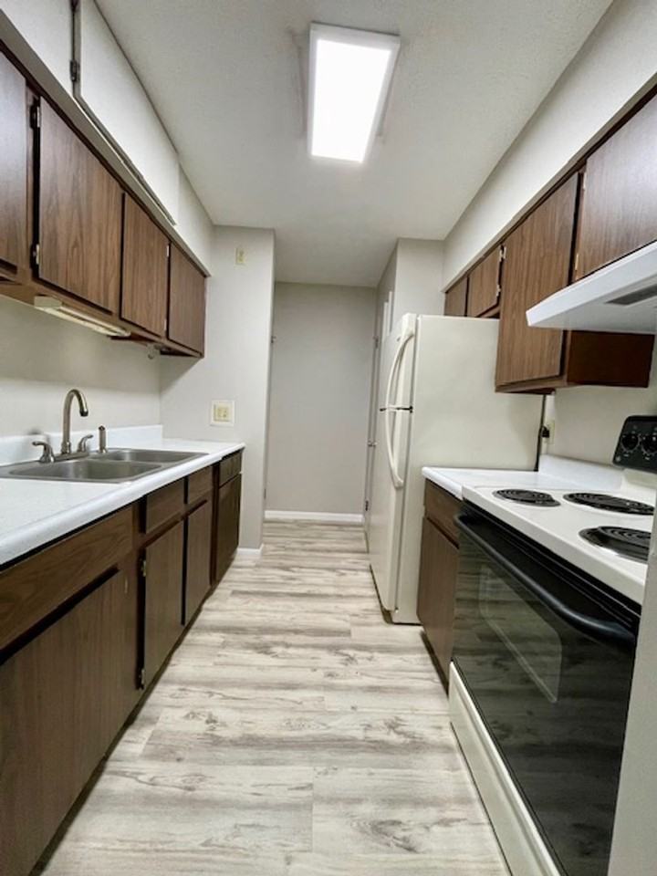 1131 Redburn Dr - Photo 2 of 8