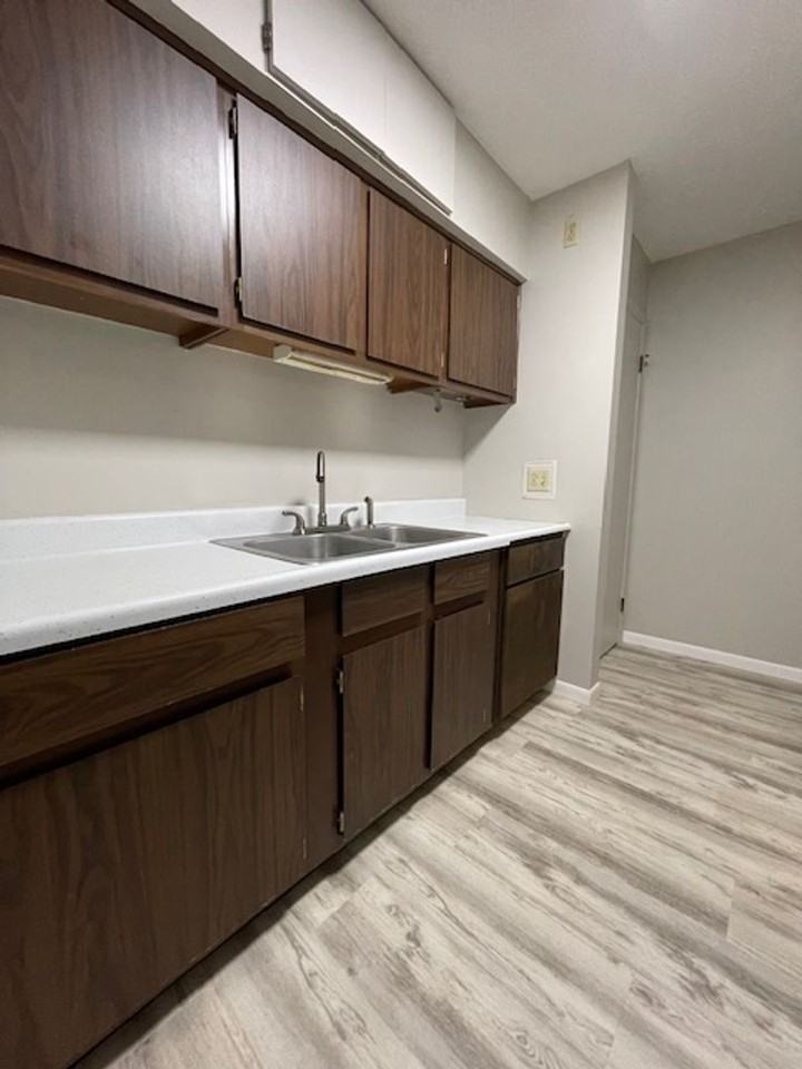 1131 Redburn Dr - Photo 3 of 8