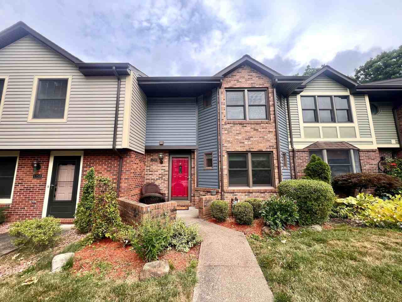 1256 Queens Dr - Photo 2 of 34