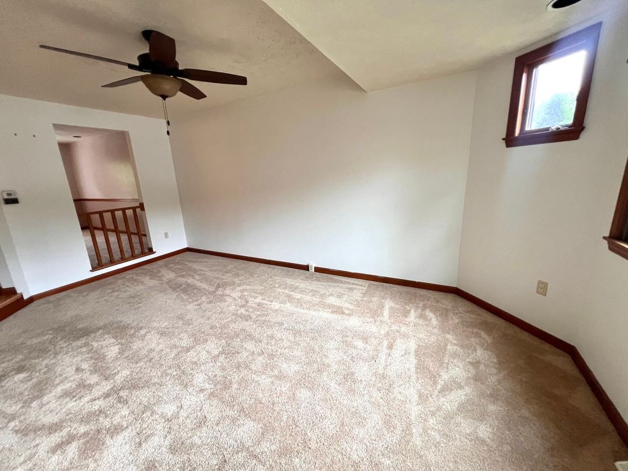 1256 Queens Dr - Photo 5 of 34