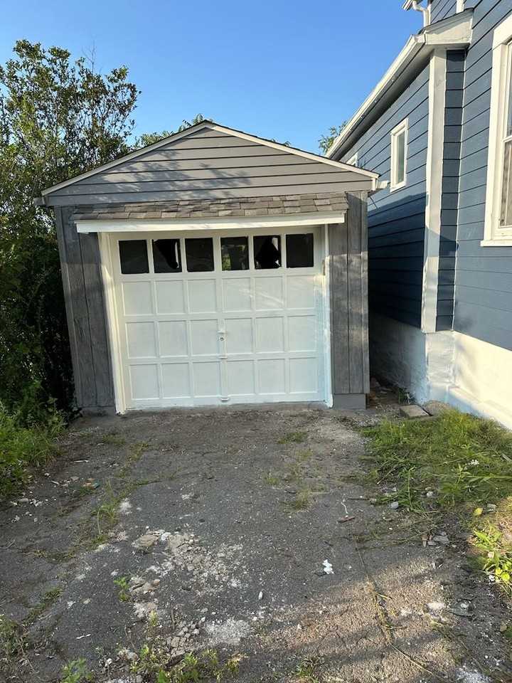 1721 Johnson St - Photo 3 of 17