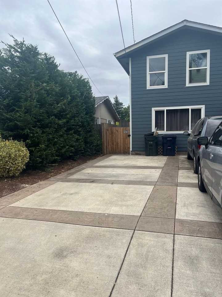 989 1/2 Laurelhurst Dr - Photo 2 of 16