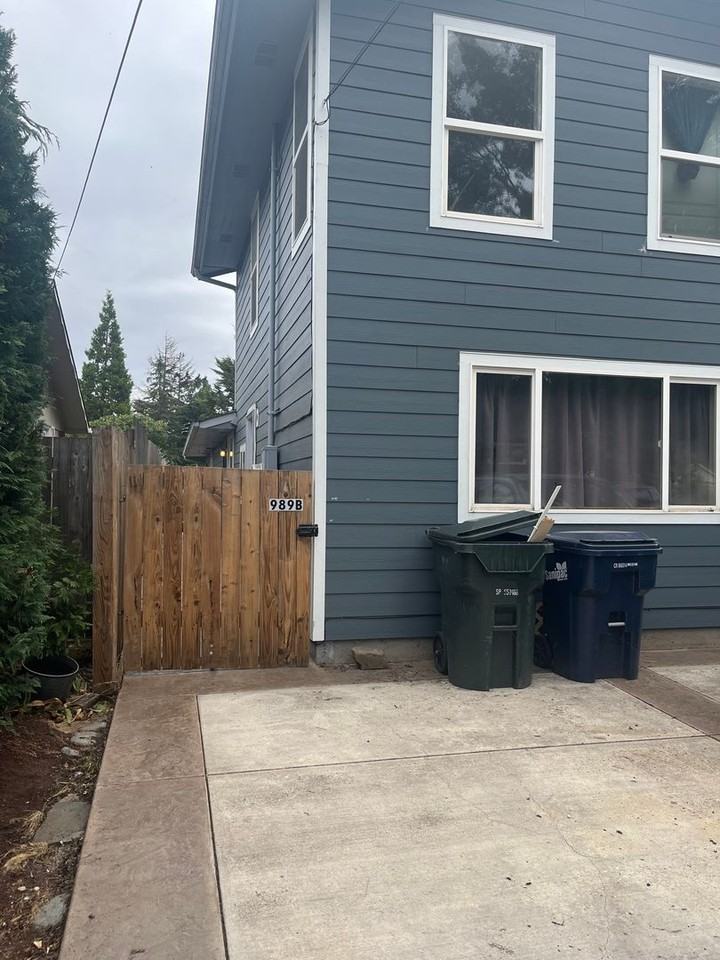 989 1/2 Laurelhurst Dr - Photo 3 of 16