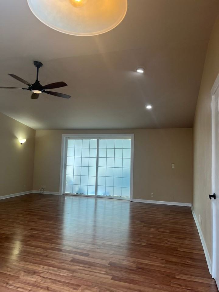 989 1/2 Laurelhurst Dr - Photo 5 of 16