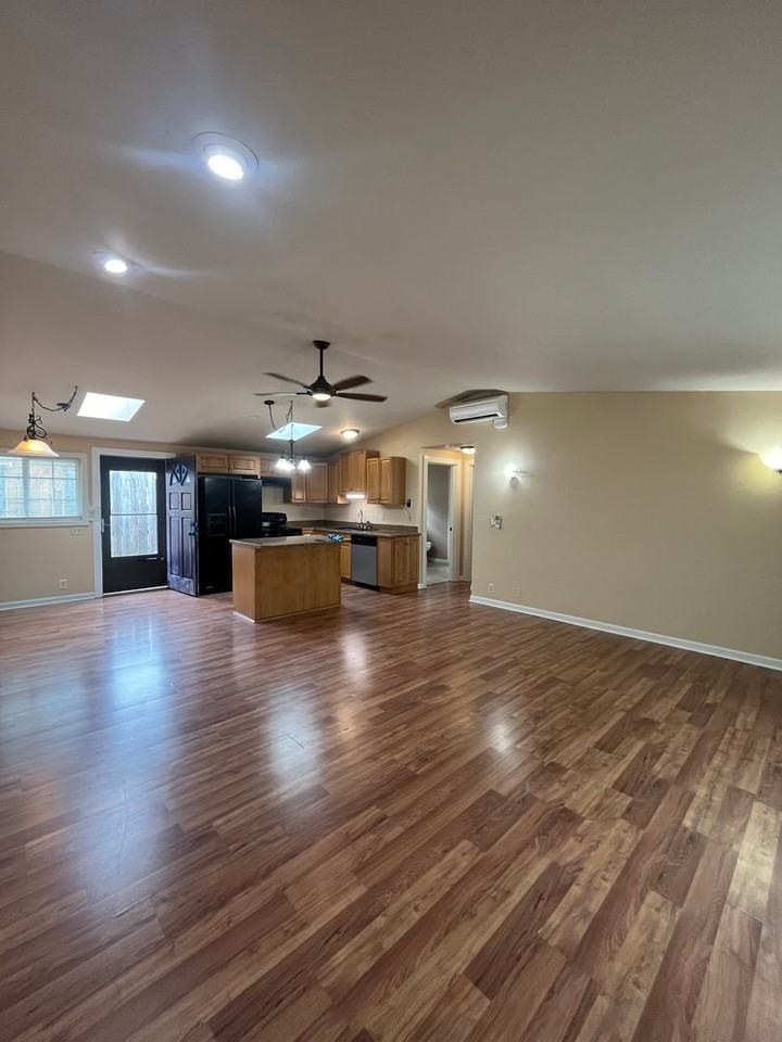989 1/2 Laurelhurst Dr - Photo 6 of 16