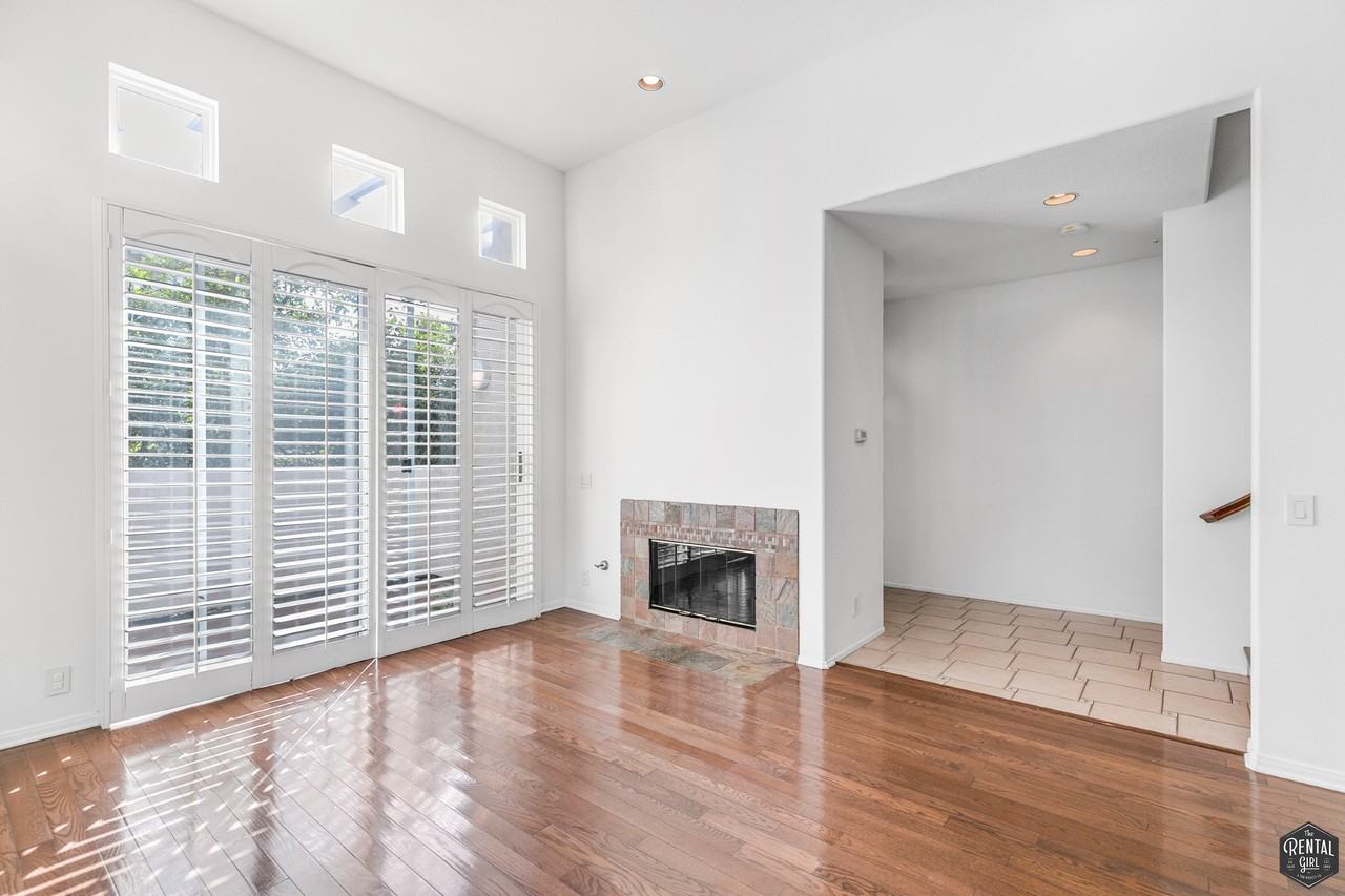 7513 Hannum Ave - Photo 2 of 32