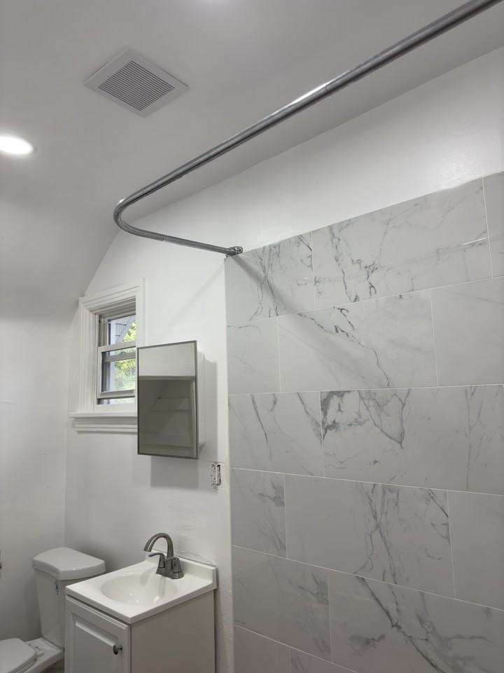 184 W River St #3 - Photo 2 of 8