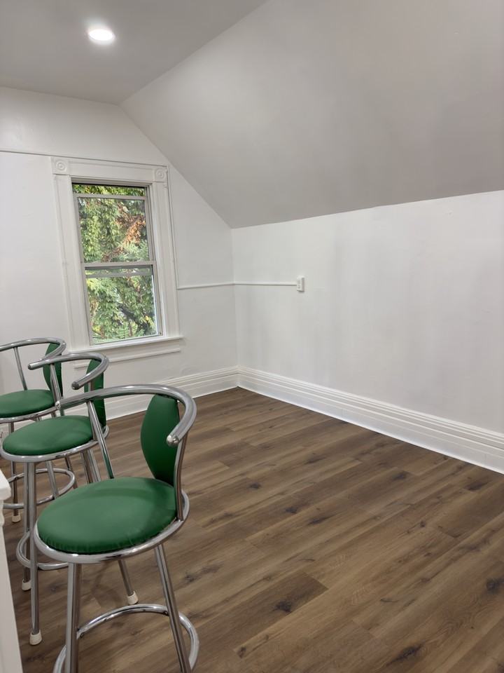 184 W River St #3 - Photo 7 of 8