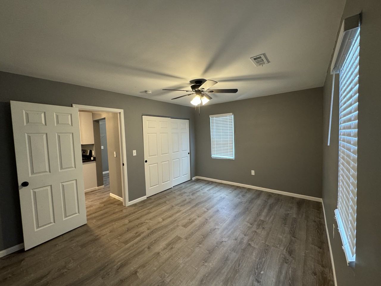 1022 N Kansas Ave #NA - Photo 3 of 8