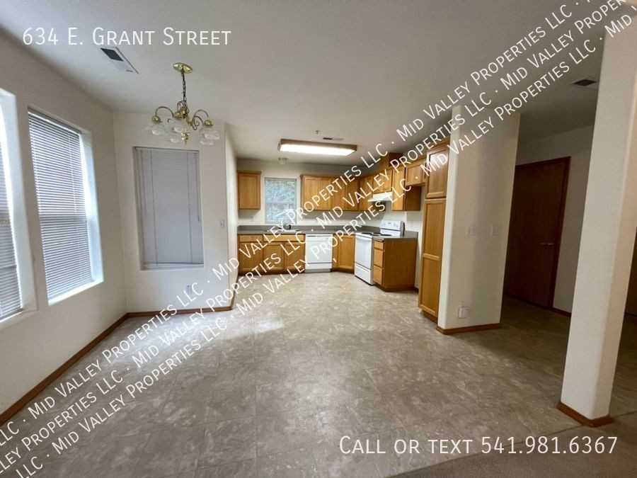 634 E Grant St - Photo 2 of 8