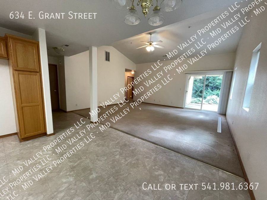 634 E Grant St - Photo 3 of 8