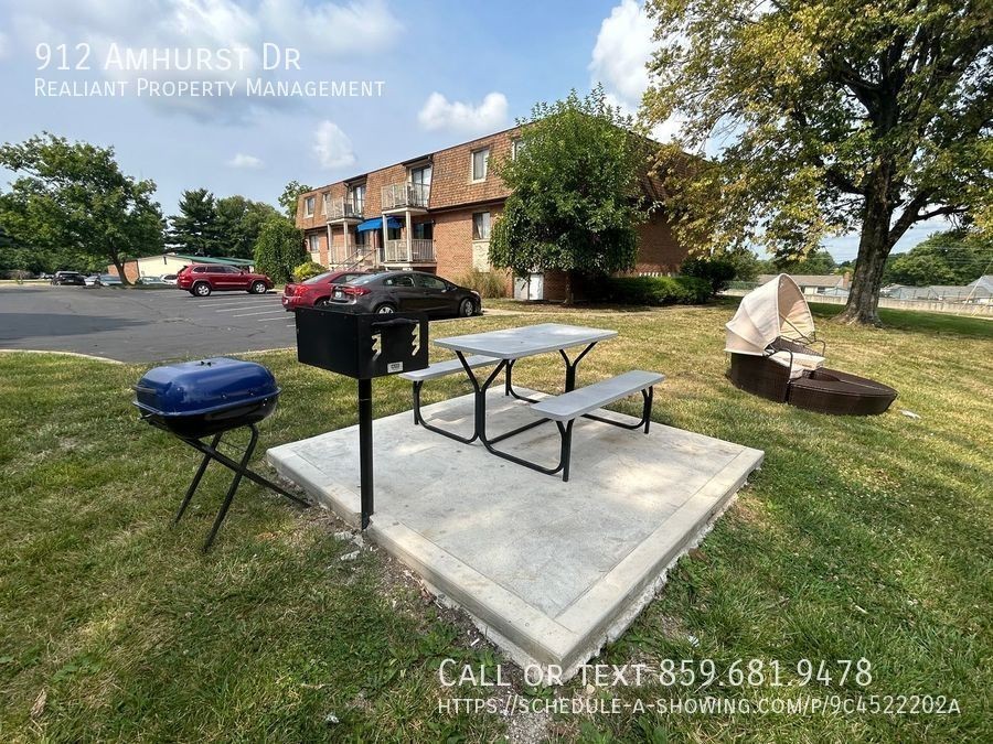 912 Amhurst Dr - Photo 2 of 3
