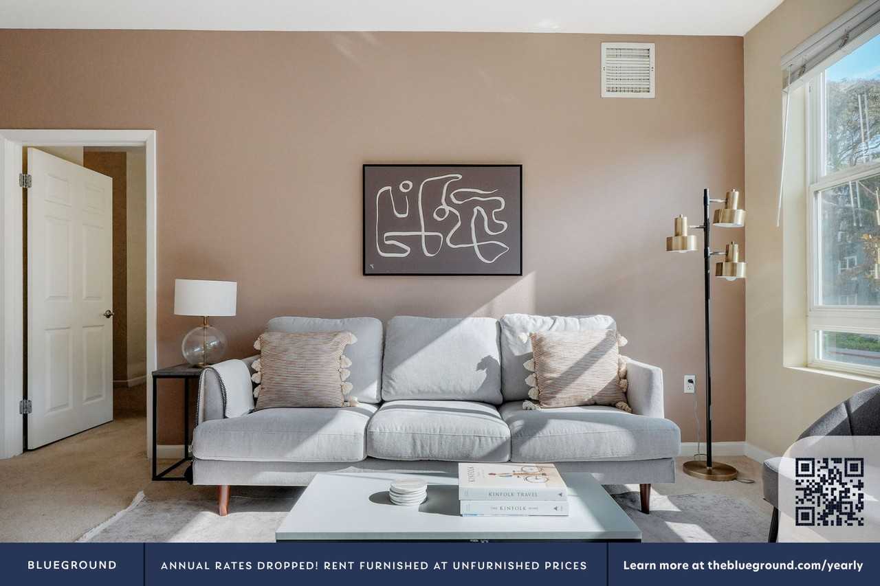 853 Commodore Drive - Photo 4 of 25