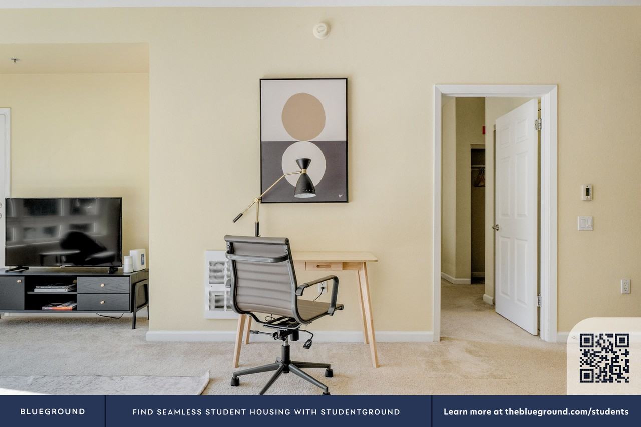 853 Commodore Drive - Photo 7 of 25