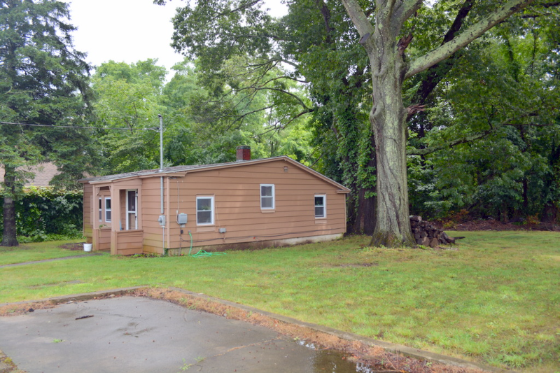 1503 S County Trl - Photo 2 of 12