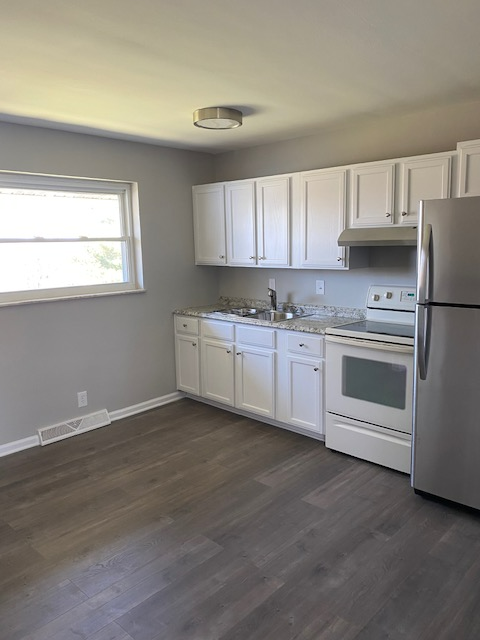 1455 Verdale Dr - Photo 3 of 11